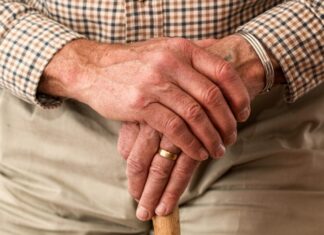 Things You Need to Know About Senior Living Facilities elderly, hands, ring